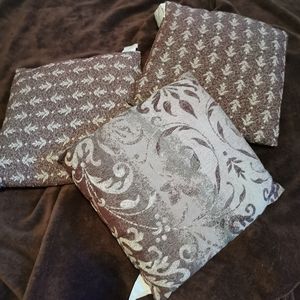 3 decorative pillows